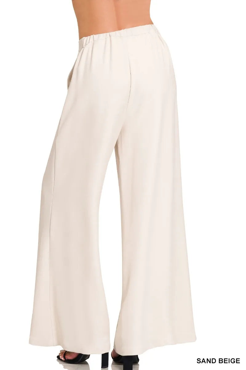 Close-up of the comfortable elastic waistband and integrated side pocket