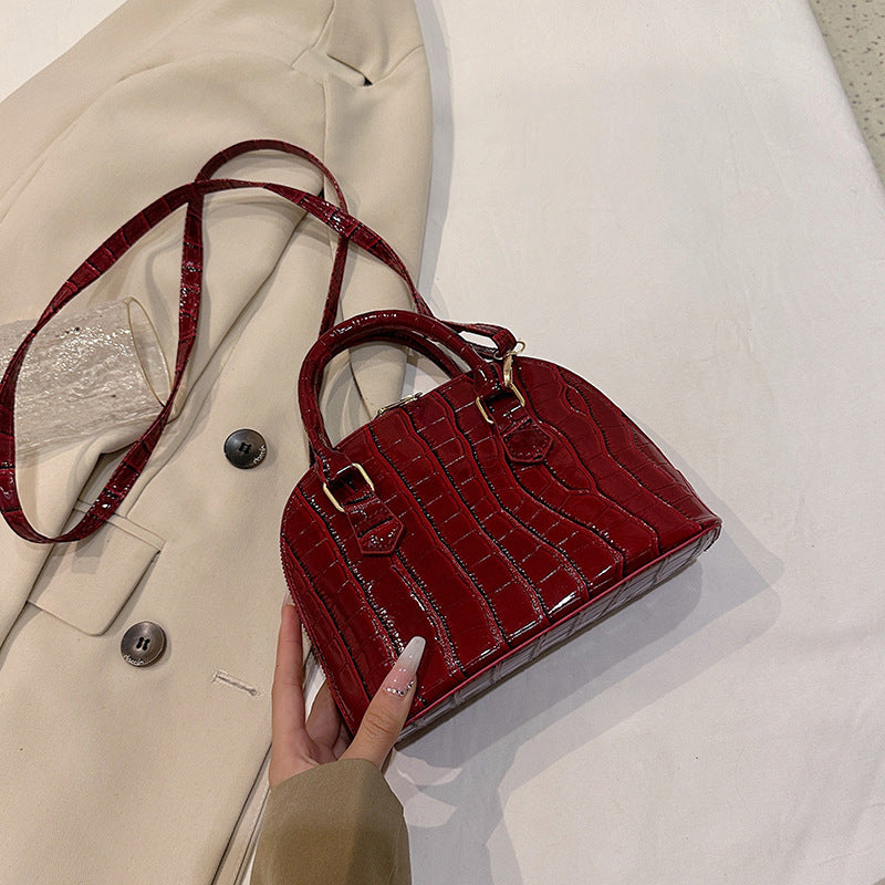 Estate Summer Minimalist Shell Messenger