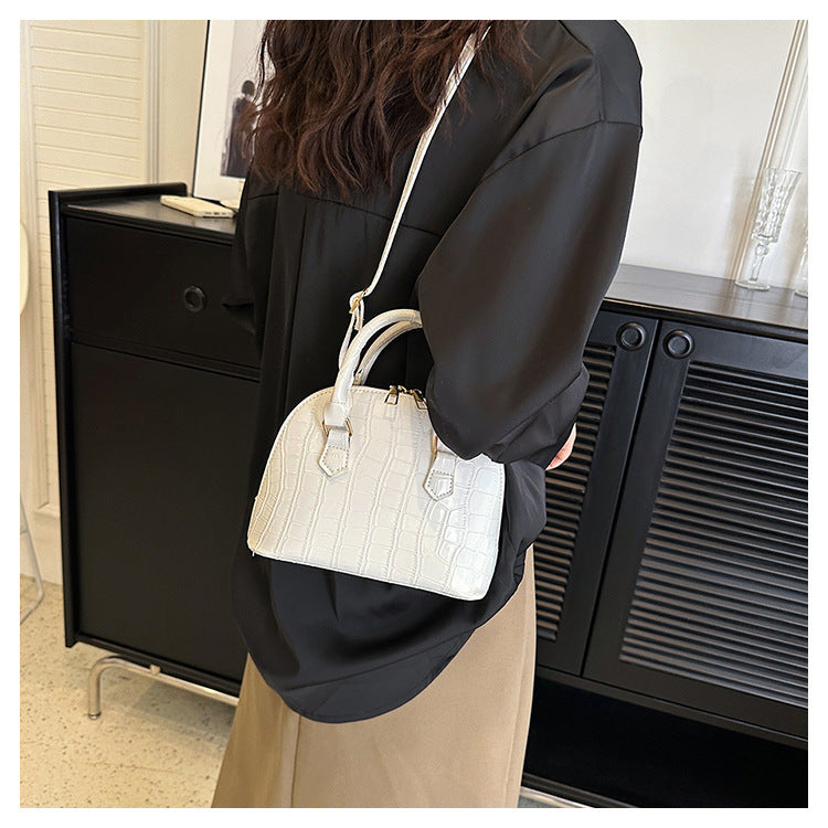 Estate Summer Minimalist Shell Messenger