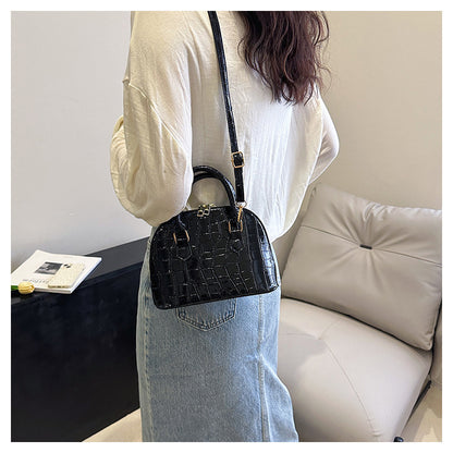 Estate Summer Minimalist Shell Messenger