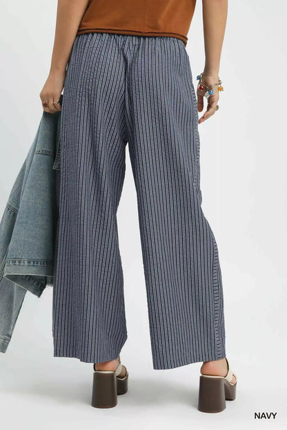 Close-up of the adjustable drawstring waistband and pocket construction