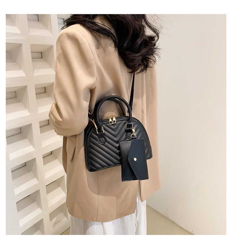 Estate Commuter Shell Messenger