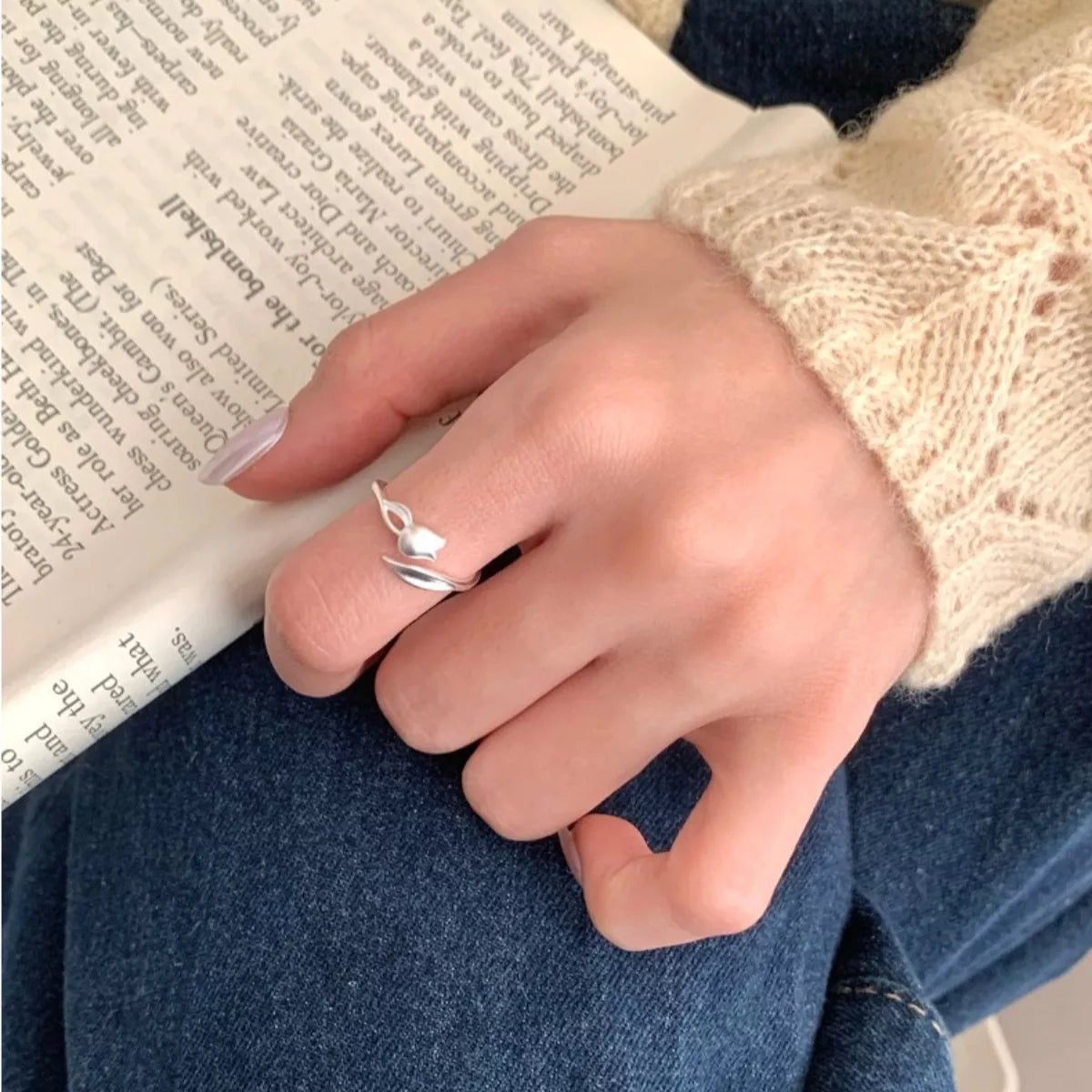 Top view of the platinum-plated 925 silver flower bypass ring showcasing the floral motif