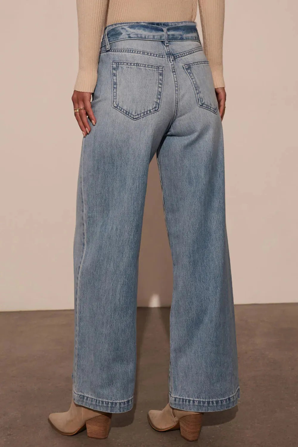 Close-up of the adjustable waist tie and integrated side pocket construction