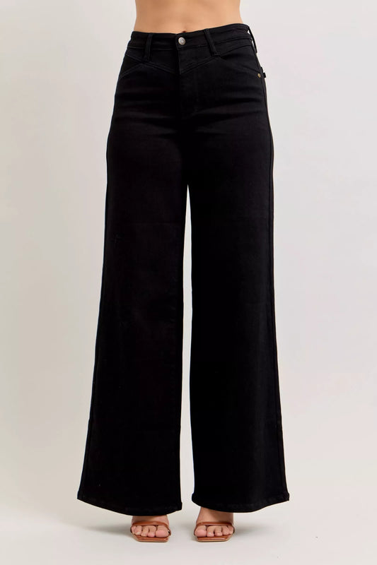 Close-up of the high-waisted cinch and pocket detailing