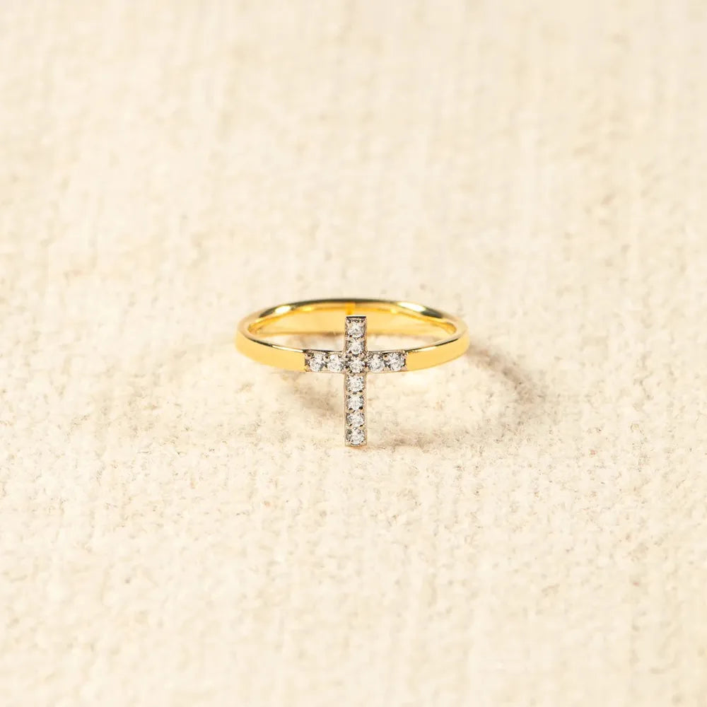 Top view of the 18K gold-plated 925 sterling silver ring with an inlaid zircon cross